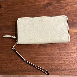 GUC!! Kate Spade Mint Green Leather Wallet with Removable Wristlet Strap